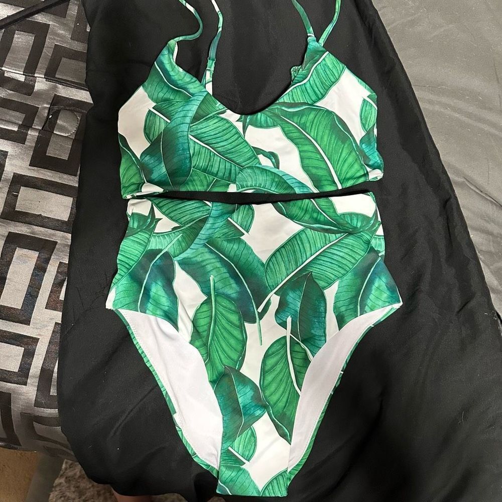 Blooming Jelly WOMENS 2pc floral jungle bikini, high waisted bottoms green/white